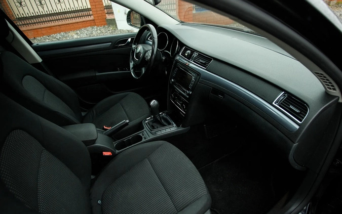 Skoda Superb cena 39900 przebieg: 218000, rok produkcji 2010 z Suwałki małe 704